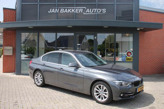 BMW 3-SERIE 330e Centennial High Executive ? NL Auto ? BT ? Stoelverwarming ? M-Sport grille ?