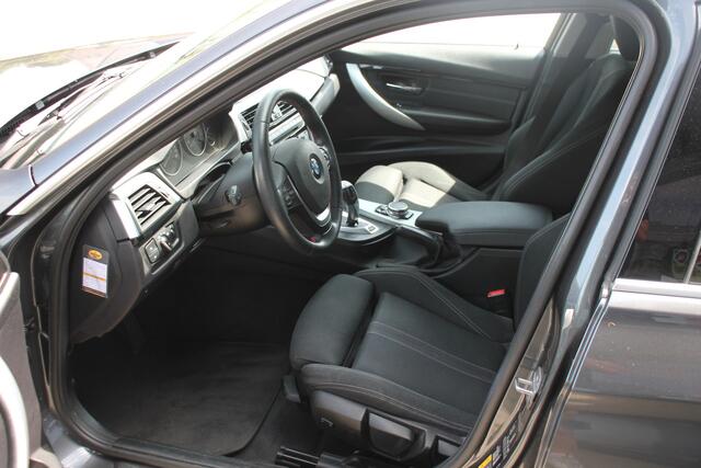 BMW 3-SERIE 330e Centennial High Executive ? NL Auto ? BT ? Stoelverwarming ? M-Sport grille ?