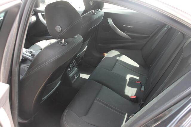 BMW 3-SERIE 330e Centennial High Executive ? NL Auto ? BT ? Stoelverwarming ? M-Sport grille ?