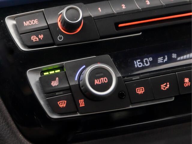 BMW 3-SERIE Touring 320i M Sport Black Edition 184Pk Automaat (GROOT NAVI, M PAKKET, VIRTUAL COCKPIT, STOELVERWARMING, LEDEREN SPORTSTOELEN, GETINT GLAS, CRUISE, NIEUWE APK, NIEUWSTAAT)