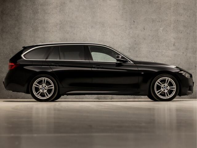 BMW 3-SERIE Touring 318i M Sport Automaat (DRAADLOOS APPLE CARPLAY, M PAKKET, DEALER ONDERHOUDEN, GROOT NAVI, LEDER, GETINT GLAS, CRUISE, NIEUWE APK, NIEUWSTAAT)