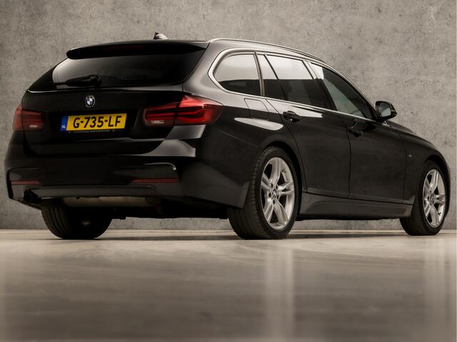BMW 3-SERIE Touring 318i M Sport Automaat (DRAADLOOS APPLE CARPLAY, M PAKKET, DEALER ONDERHOUDEN, GROOT NAVI, LEDER, GETINT GLAS, CRUISE, NIEUWE APK, NIEUWSTAAT)