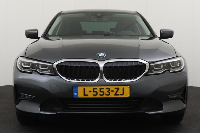 BMW 3-SERIE 318i Aut. Business Edition+ Navi Carplay LED Getint glas DAB