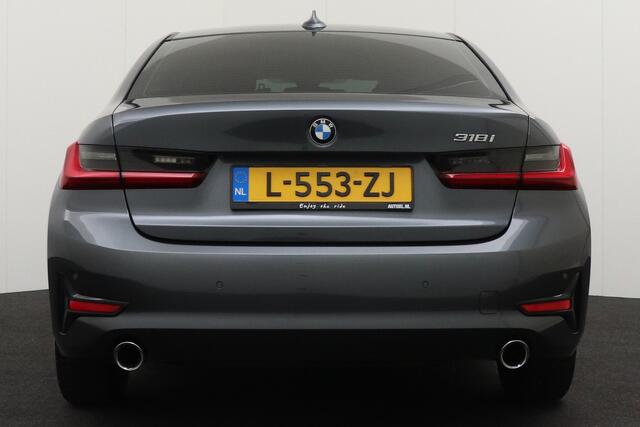 BMW 3-SERIE 318i Aut. Business Edition+ Navi Carplay LED Getint glas DAB