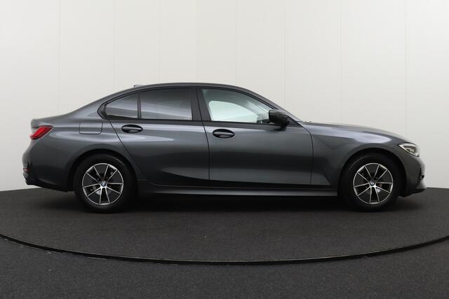 BMW 3-SERIE 318i Aut. Business Edition+ Navi Carplay LED Getint glas DAB