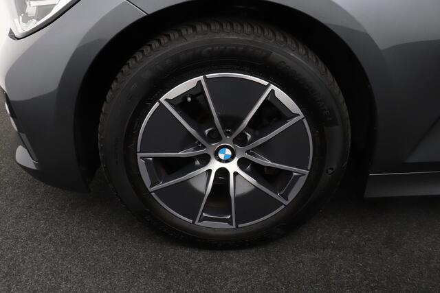 BMW 3-SERIE 318i Aut. Business Edition+ Navi Carplay LED Getint glas DAB