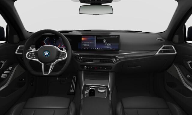 BMW 3-SERIE 330e | 19 Inch | M-Sportpakket Pro | Innovation Pack | Comfort Pack | Panoramadak
