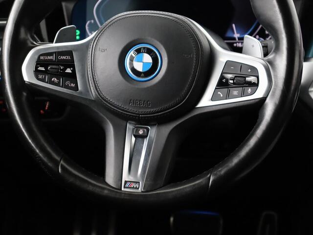 BMW 3-SERIE 320e M-Sport | Panoramadak | Adaptive cruise | Leder | Trekhaak | Head-Up | Camera | Stoel & stuurverwarming | Carplay | Navigatie | Sfeerverlichting | Live Cockpit