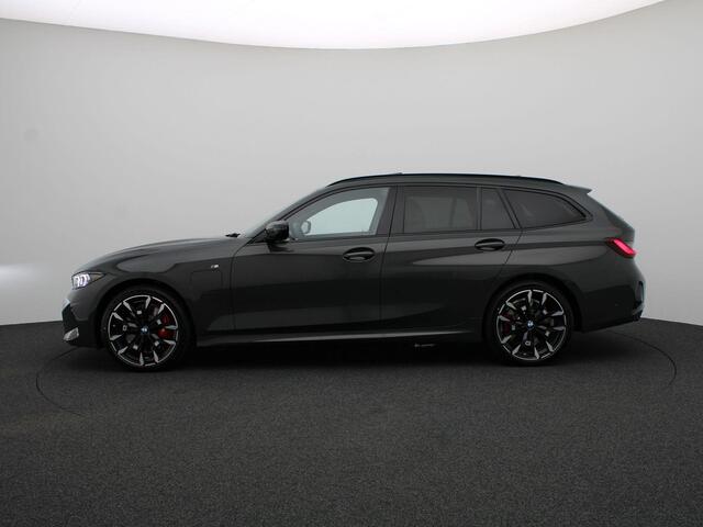 BMW 3-SERIE Touring 330e M Sportpakket Pro | Comfort Pack | Stuurwielrand Verwarmd | Trekhaak | Panoramadak | Driving Assistant | Active Cruise Control | Harman Kardon | 19''