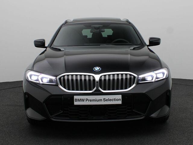 BMW 3-SERIE Touring 330e M Sportpakket | Innovation Pack | Comfort Pack | Stuurwielrand Verwarmd | Trekhaak | Panoramadak | Driving Assistant Professional | HiFi | 18''