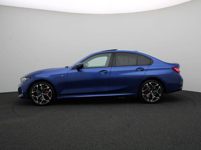 BMW 3-SERIE Sedan 330e M Sportpakket Pro | Comfort Pack | Stuurwielrand Verwarmd | Trekhaak | Schuifdak | Elektrisch Verstelbare Sportstoelen | Active Cruise Control | Harman Kardon | 19''