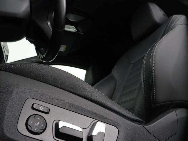 BMW 3-SERIE 320e M Sport | Head-Up | Adaptive cruise | Trekhaak | Leder | Stoelverwarming | Camera | Keyless | Adaptief LED | Carplay | Sfeerverlichting | Navigatie