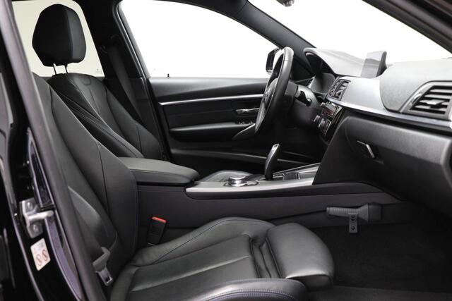 BMW 3-SERIE 318i M Sport Edition | OPEN DAK | STOELVERWARMING | 19"