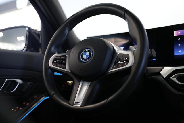 BMW 3-SERIE Touring 330e | M-SPORT | Laserlight | Schuif-kantel dak | Headup | Trekhaak elektrisch