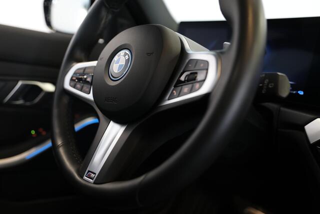 BMW 3-SERIE Touring 330e | M-SPORT | Laserlight | Schuif-kantel dak | Headup | Trekhaak elektrisch