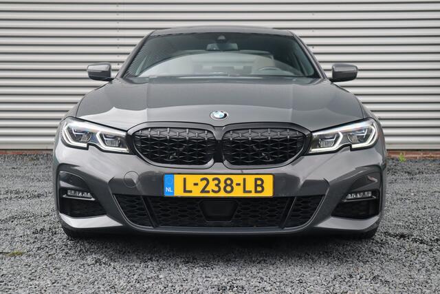 BMW 3-SERIE 330i M-Sport Panorama / Harman Kardon / Laser / Leder / M Performance /