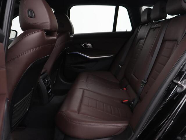 BMW 3-SERIE 330e eDrive Edition | Leder | Adaptive cruise | Stoelverwarming | Camera | Sport Line | Carplay | Sportstoelen | Live Cockpit | Keyless | Navigatie | Climate control