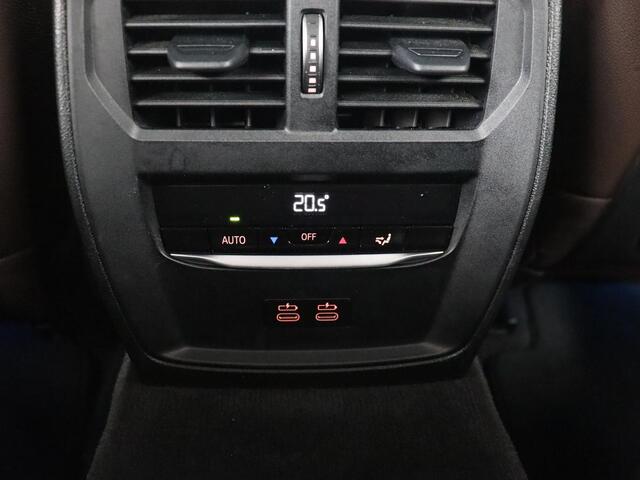 BMW 3-SERIE 330e eDrive Edition | Leder | Adaptive cruise | Stoelverwarming | Camera | Sport Line | Carplay | Sportstoelen | Live Cockpit | Keyless | Navigatie | Climate control