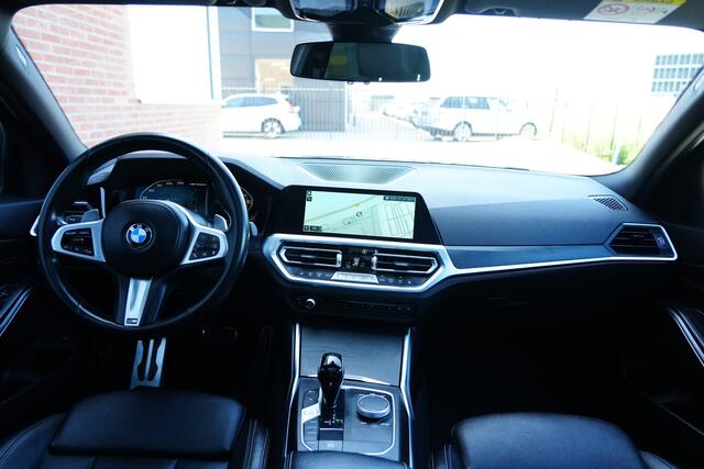 BMW 3-SERIE Touring M340i xDrive High Executive 374pk Panoramadak/Stoelverwarming/Camera