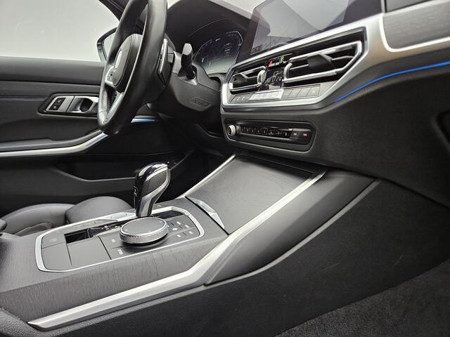 BMW 3-SERIE Touring 320e M Sport 204pk Plug In Hybrid Dealer O.H PHEV | Alcantara Sportstoelen Verwarmd | 19"L.M | Sfeerverlichting | Apple Carplay | DAB | Virtual | Navi Full Map |