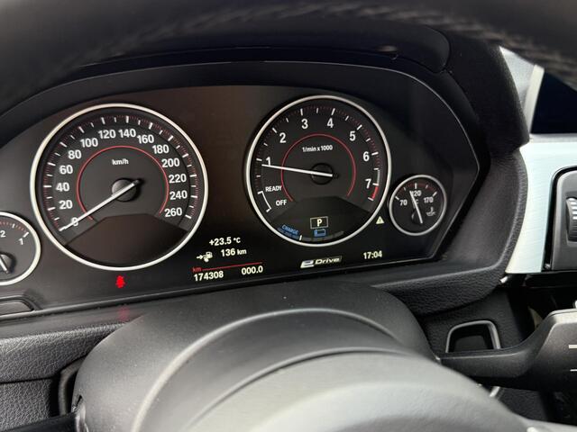 BMW 3-SERIE 330e M Sport LED | Navi | Parkeersensoren | Origineel Nederlands |