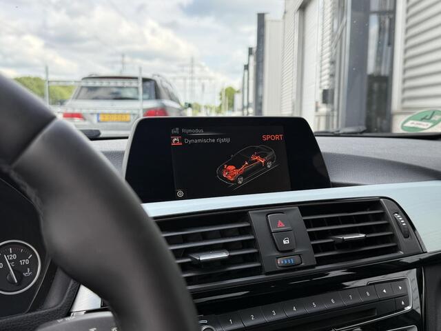 BMW 3-SERIE 330e M Sport LED | Navi | Parkeersensoren | Origineel Nederlands |
