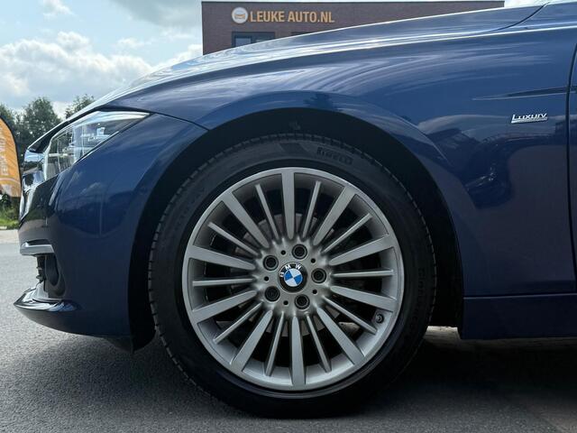 BMW 3-SERIE Touring 318i 136PK Automaat Luxury Line Camera Leer Dode-Hoek