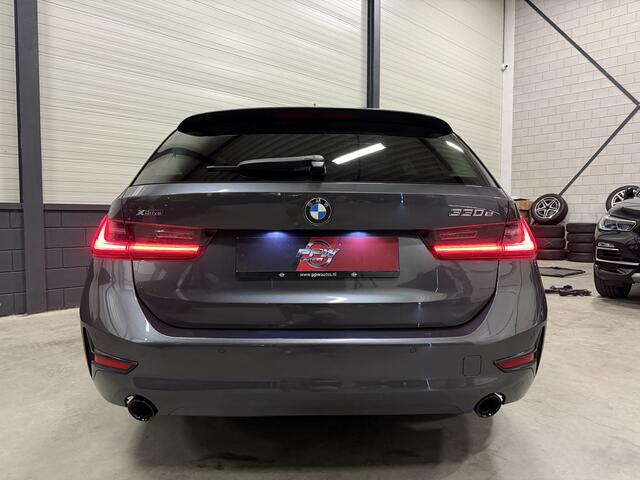 BMW 3-SERIE Touring 330e xDrive High Exe 18"M-SPORT/ADAPTIVE-CRUISE/LEER-SPORT/LIVE-COCKPIT/LED-ADAPTIVE/CARPLAY/STANDKACHEL/EL.A.KLEP/SHADOW-LINE/PRIVACY/MINERALGRAU