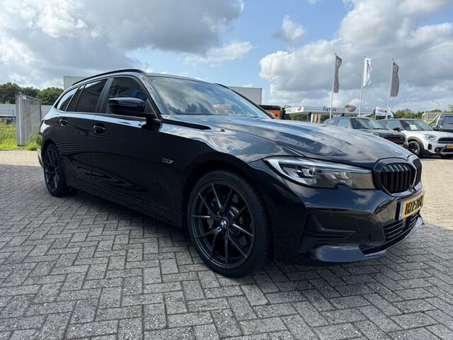 BMW 3-SERIE Touring 330e xDrive Trekhaak 19 inch LED Head-Up Display ACC Carplay