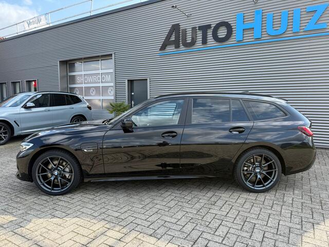 BMW 3-SERIE Touring 330e xDrive Trekhaak 19 inch LED Head-Up Display ACC Carplay