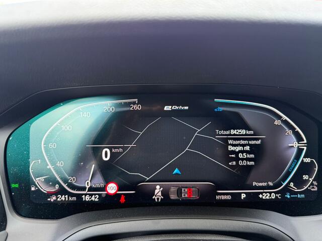 BMW 3-SERIE Touring 330e xDrive Trekhaak 19 inch LED Head-Up Display ACC Carplay