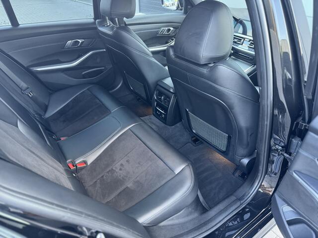 BMW 3-SERIE Touring 330i M Sport High Executive | 19" | Apple CarPlay | Dealer onderhouden !!