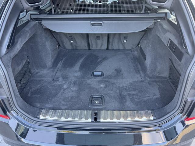 BMW 3-SERIE Touring 330i M Sport High Executive | 19" | Apple CarPlay | Dealer onderhouden !!