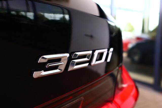 BMW 3-SERIE 320i High Executive | M Sportpakket | Comfort Access | Trekhaak
