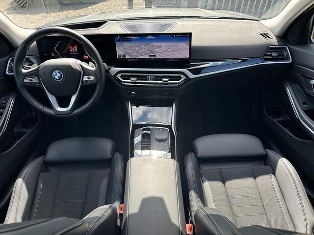 BMW 3-SERIE 320e NEW MODEL Schuifdak | Trekhaak | HUD | Memory | Camera | Stoelverw
