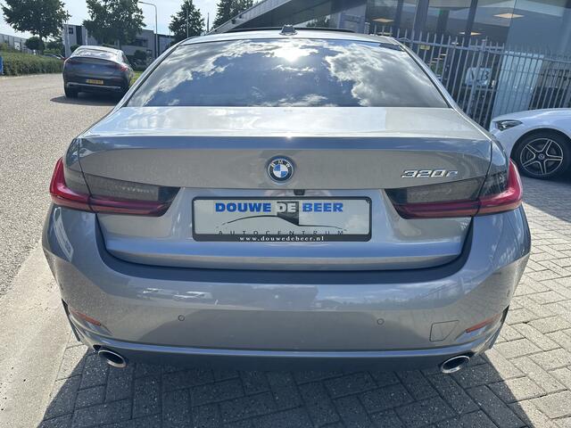 BMW 3-SERIE 320e NEW MODEL Schuifdak | Trekhaak | HUD | Memory | Camera | Stoelverw