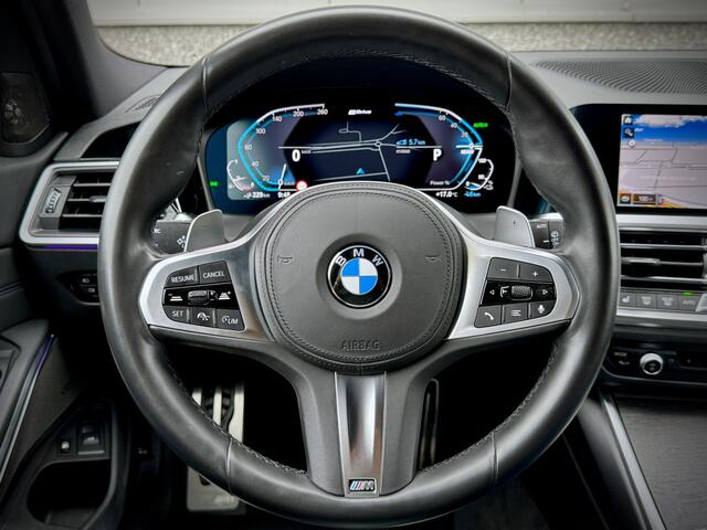 BMW 3-SERIE Touring 330e M-Sport Laser Adapt. Cruise HUD Harman/Kardon Camera 19 inch LM M-Sport Remmen
