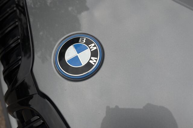 BMW 3-SERIE Touring 330e M-Sport Pro | Memory | Camera | Laserlight | Adaptive Cruise | Fabrieksgarantie