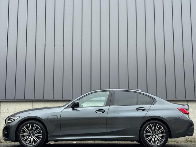 BMW 3-SERIE 330e 292PK M-Sport Shadow Dode-Hoek Camera Virtual
