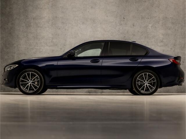 BMW 3-SERIE 330e Sportline 293Pk Automaat (APPLE CARPLAY, GROOT NAVI, ZWART HEMEL, DEALER ONDERHOUDEN, SFEERVERLICHTING, LEDER, SPORTSTOELEN, CAMERA, GETINT GLAS, STOELVERWARMING, NIEUWSTAAT)