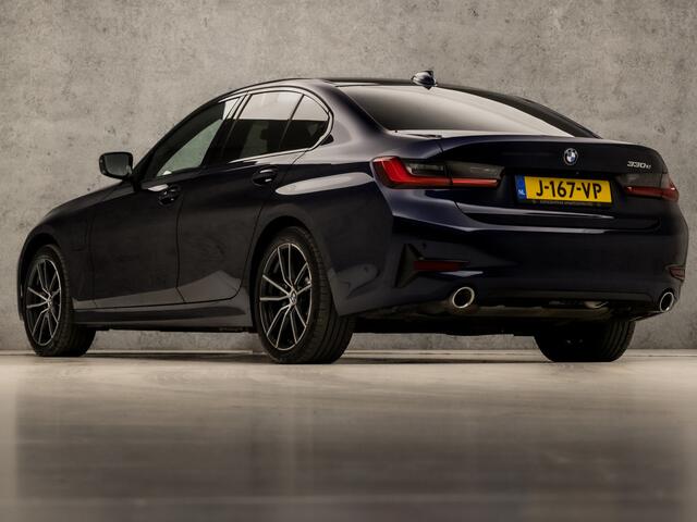 BMW 3-SERIE 330e Sportline 293Pk Automaat (APPLE CARPLAY, GROOT NAVI, ZWART HEMEL, DEALER ONDERHOUDEN, SFEERVERLICHTING, LEDER, SPORTSTOELEN, CAMERA, GETINT GLAS, STOELVERWARMING, NIEUWSTAAT)