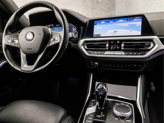 BMW 3-SERIE 330e Sportline 293Pk Automaat (APPLE CARPLAY, GROOT NAVI, ZWART HEMEL, DEALER ONDERHOUDEN, SFEERVERLICHTING, LEDER, SPORTSTOELEN, CAMERA, GETINT GLAS, STOELVERWARMING, NIEUWSTAAT)