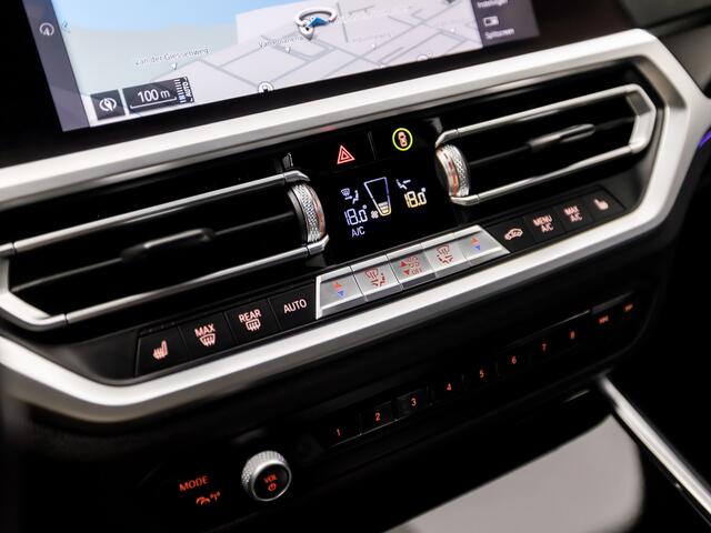 BMW 3-SERIE 330e Sportline 293Pk Automaat (APPLE CARPLAY, GROOT NAVI, ZWART HEMEL, DEALER ONDERHOUDEN, SFEERVERLICHTING, LEDER, SPORTSTOELEN, CAMERA, GETINT GLAS, STOELVERWARMING, NIEUWSTAAT)