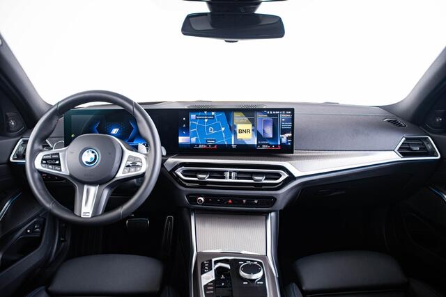 BMW 3-SERIE Touring 330e M Sport - Panoramadak - Parking/Driving Assistant - Active Cruise Control - Geluiddempende/Getinte Ruiten - Comfort Access - Elektrisch Verstelbare/Verwarmde voorstoelen - HiFi System Harman Kardon -