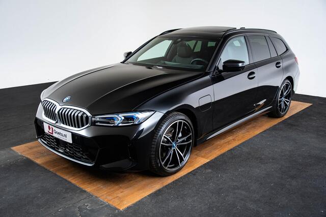 BMW 3-SERIE Touring 330e M Sport - Panoramadak - Parking/Driving Assistant - Active Cruise Control - Geluiddempende/Getinte Ruiten - Comfort Access - Elektrisch Verstelbare/Verwarmde voorstoelen - HiFi System Harman Kardon -