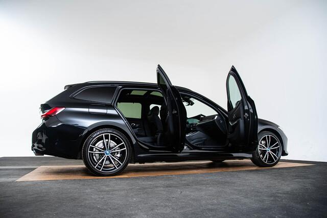 BMW 3-SERIE Touring 330e M Sport - Panoramadak - Parking/Driving Assistant - Active Cruise Control - Geluiddempende/Getinte Ruiten - Comfort Access - Elektrisch Verstelbare/Verwarmde voorstoelen - HiFi System Harman Kardon -