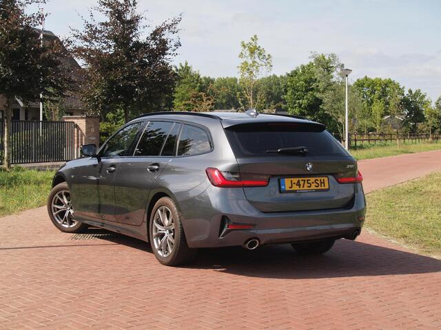BMW 3-SERIE Touring 318i Executive Edition | Apple Carplay | Cruise Control | Sfeerverlichting | Parkeersensoren |
