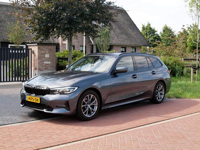 BMW 3-SERIE Touring 318i Executive Edition | Apple Carplay | Cruise Control | Sfeerverlichting | Parkeersensoren |