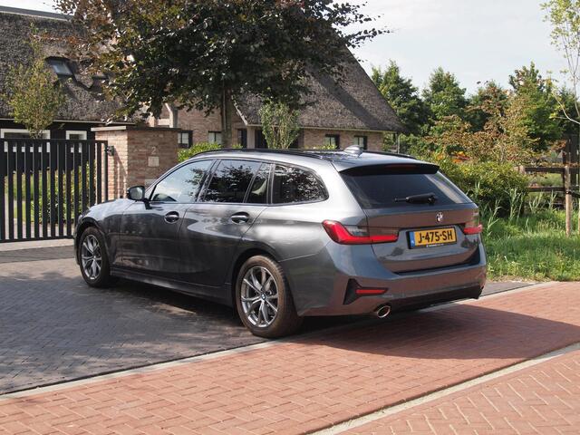 BMW 3-SERIE Touring 318i Executive Edition | Apple Carplay | Cruise Control | Sfeerverlichting | Parkeersensoren |