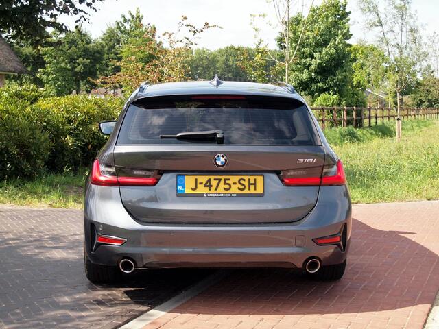 BMW 3-SERIE Touring 318i Executive Edition | Apple Carplay | Cruise Control | Sfeerverlichting | Parkeersensoren |